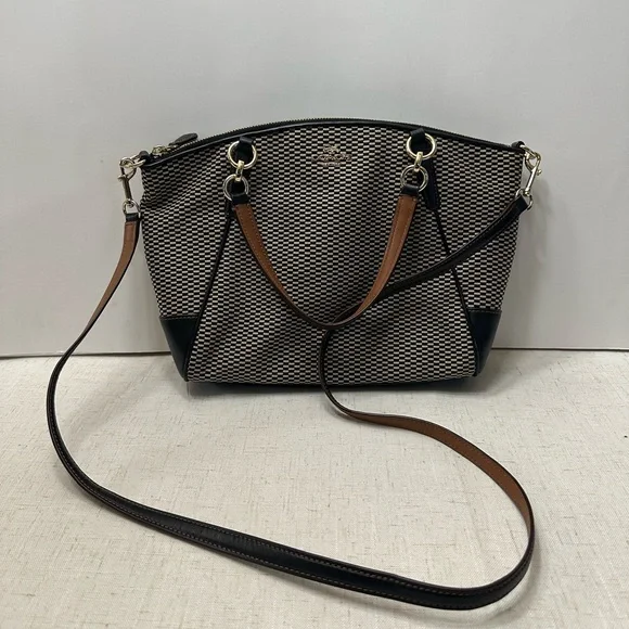 Coach Black and Tan Shoulder Bag - Picture 2 of 12